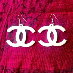 White double C Chanel earrings. Copy!